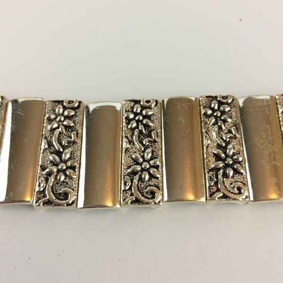 Fashion silvertone bracelet with Floral Accent - Picture 5 of 8
